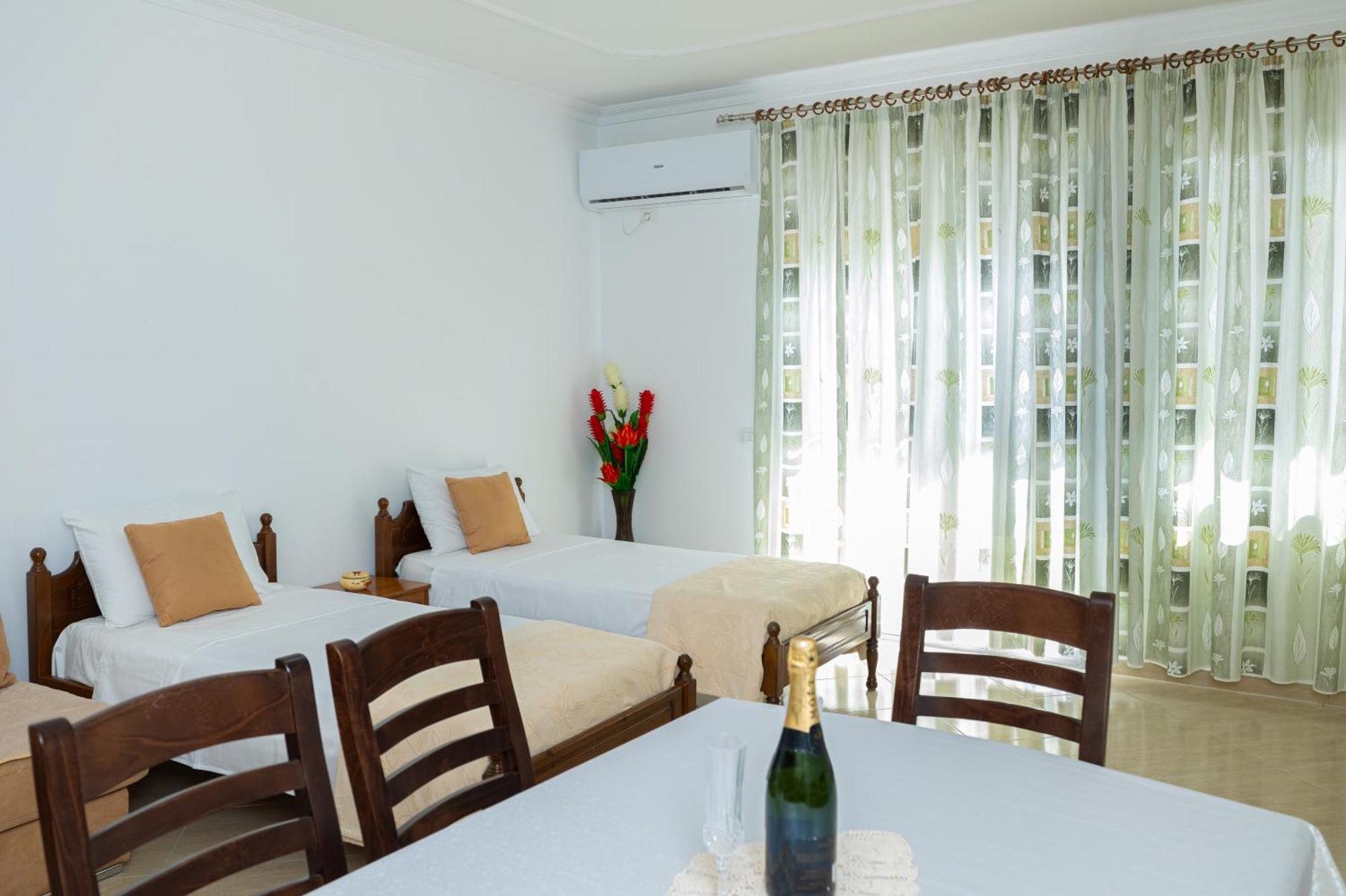 Lucas Apartments Rental Vlorë エクステリア 写真